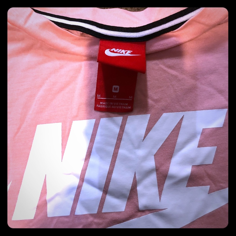 Nike print. light pink & cropped